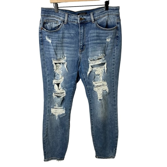 Judy Blue Destroyed Light Wash Boyfriend Jeans Size 16W Style JB82170LT - Picture 2 of 6